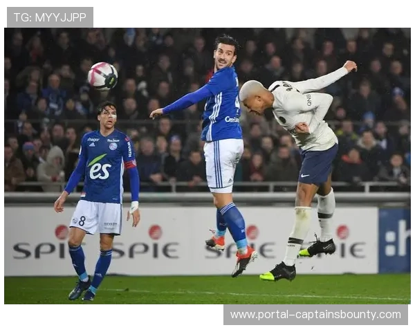 朗斯客场2-1逆转昂热登顶法甲，托万梅开二度